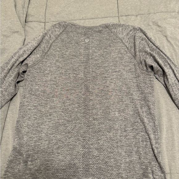 Grey swiftly lululemon long sleeve - Picture 2 of 4
